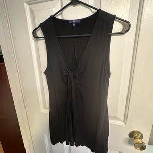 GAP sleeveless black shirt